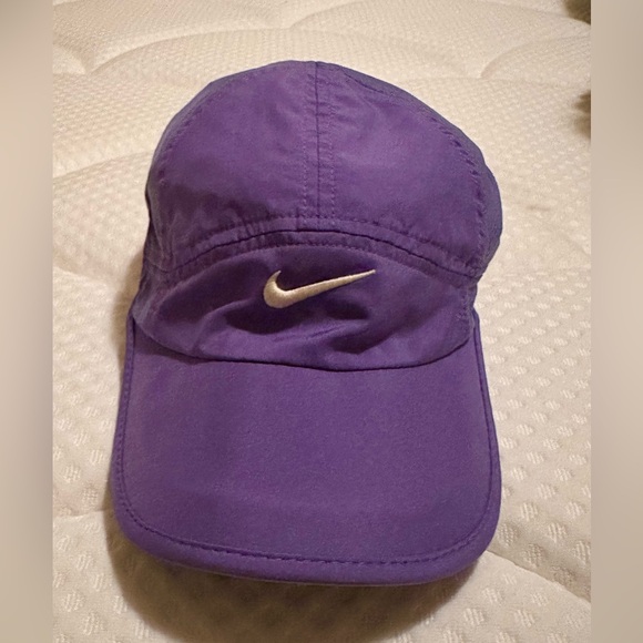 Nike Featherlight Dri-FIT Purple Hat - Picture 1 of 4